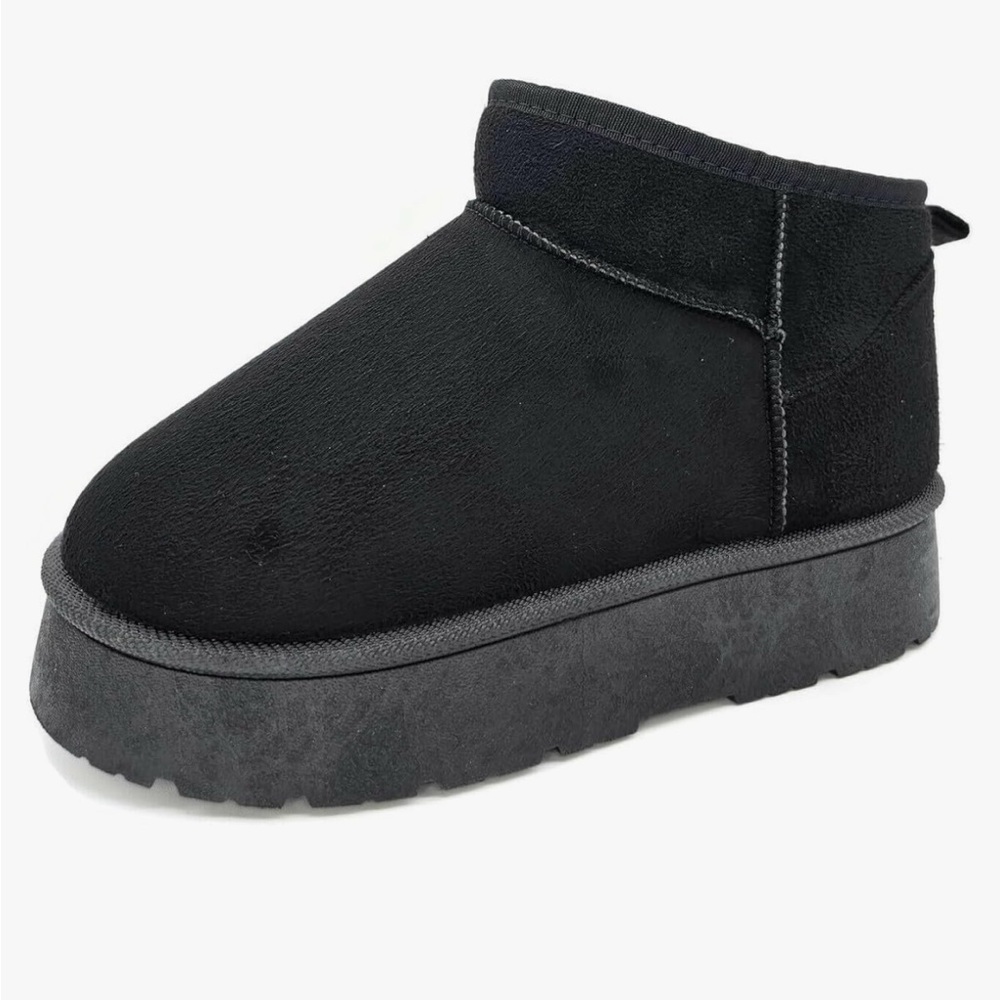 Short Black faux fur booties